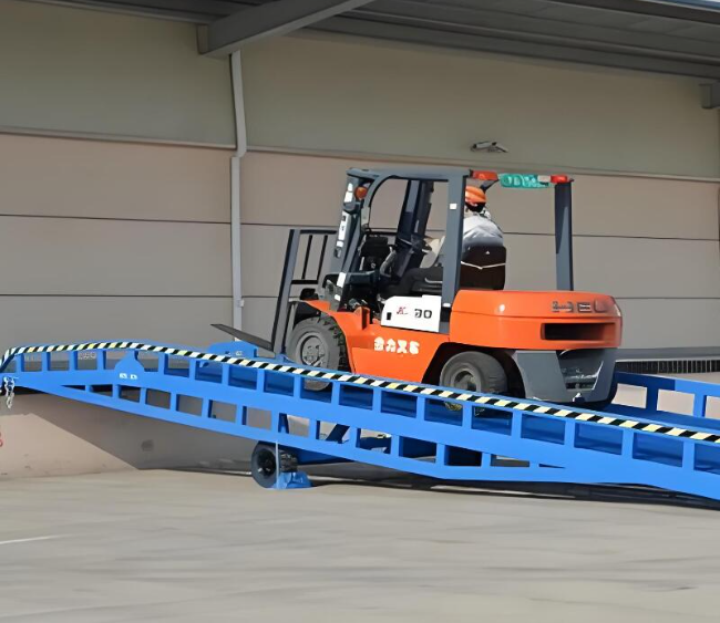 方正移动式卸货平台（叉车用）